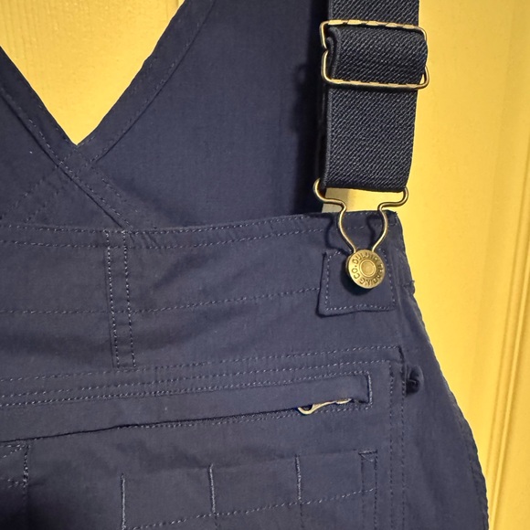 Duluth Trading Co Women's Heirloom Gardening Short Overalls - Picture 3 of 6